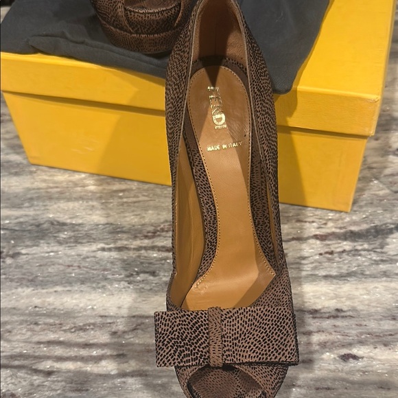 Fendi Brown Leather Heels with Elegant Bow - Picture 4 of 5